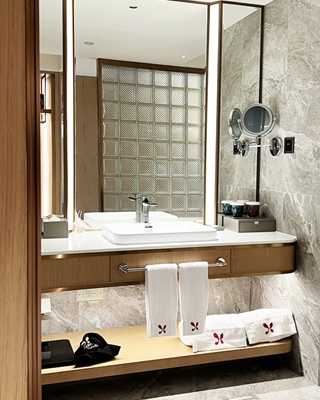 高级大床房卫生间